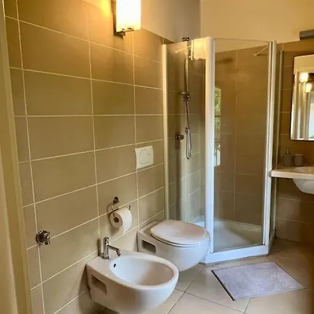 Charming In Private Park Near Crystal-clear Monate Apartamento Travedona