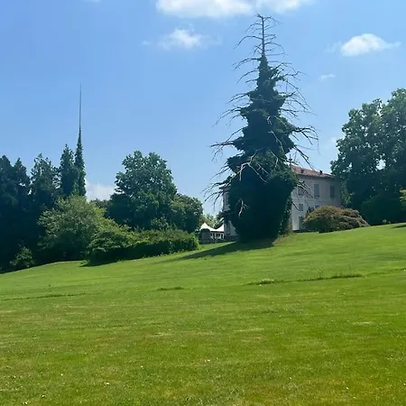 Charming In Private Park Near Crystal-clear Monate Apartamento