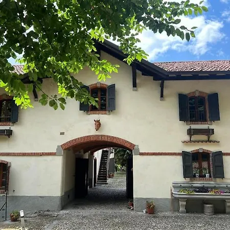 Charming In Private Park Near Crystal-clear Monate Travedona